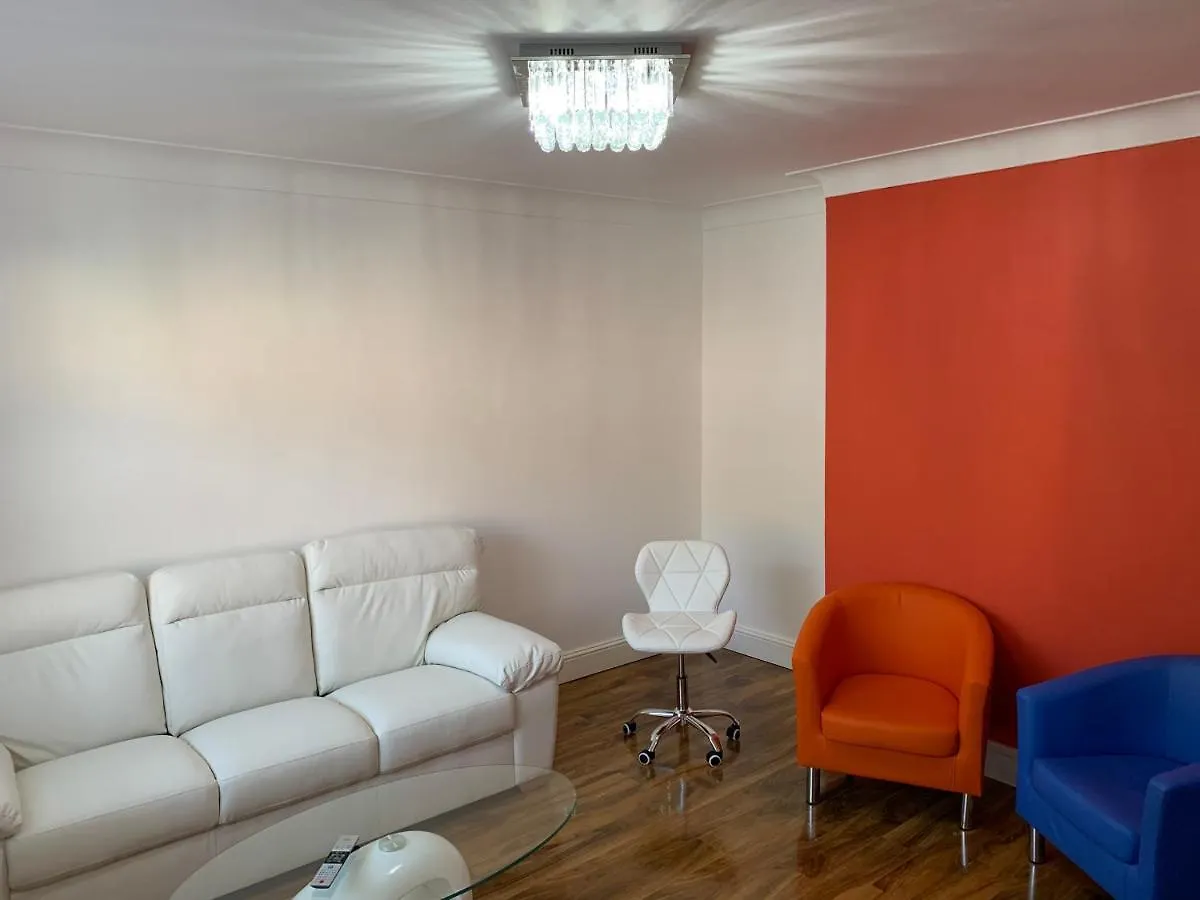 B&B Grand Heights Suites 런던