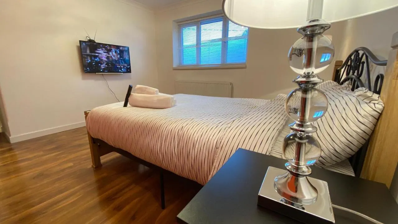 Grand Heights Suites 런던 B&B